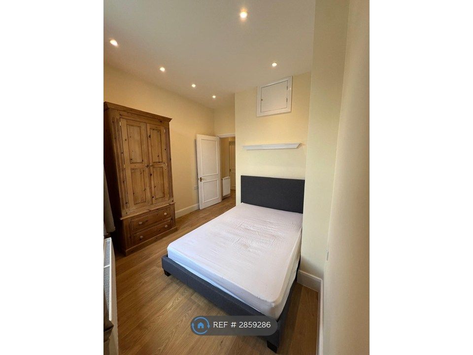 Property photo 3 of 9 Bedroom 1