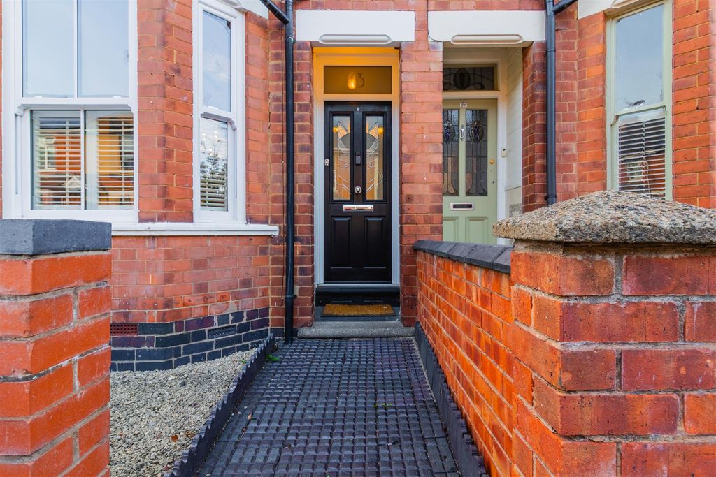 Property photo 2 of 34
