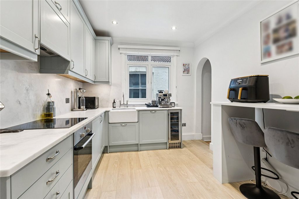 Property photo 2 of 14 Kitchen