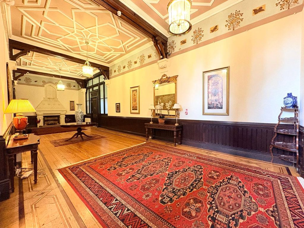 Property photo 2 of 25 Communal