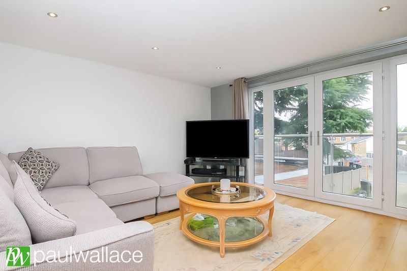 Property photo 2 of 13 Lounge