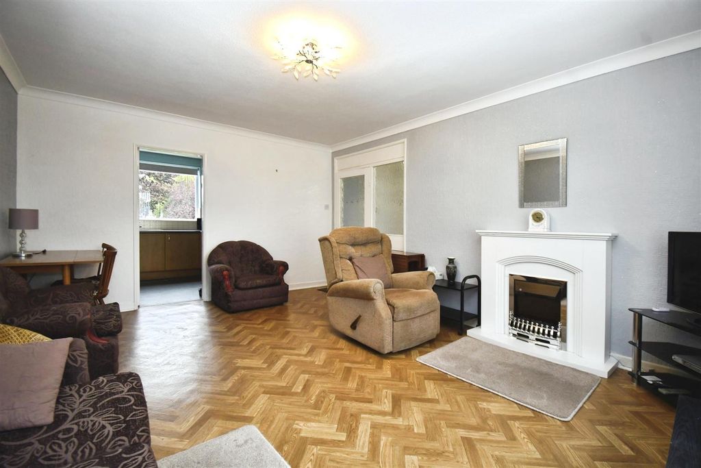 Property photo 2 of 18 Lounge/Diner