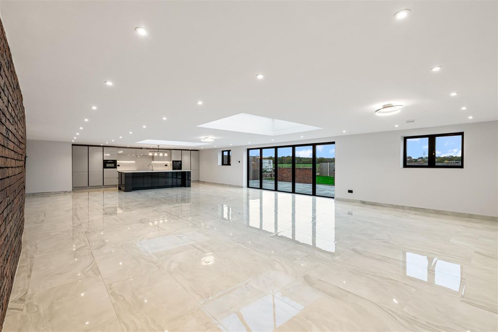 Property photo 2 of 33 Dsc_3583-Hdr.Jpg