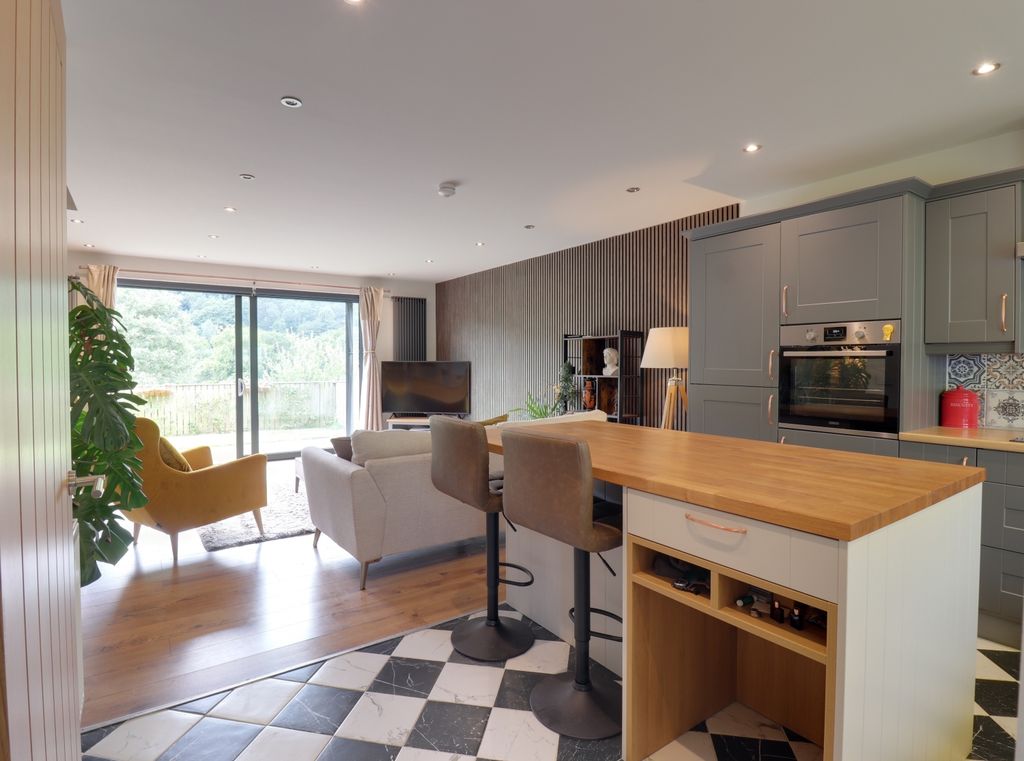Property photo 3 of 19 Kichen Diner 2