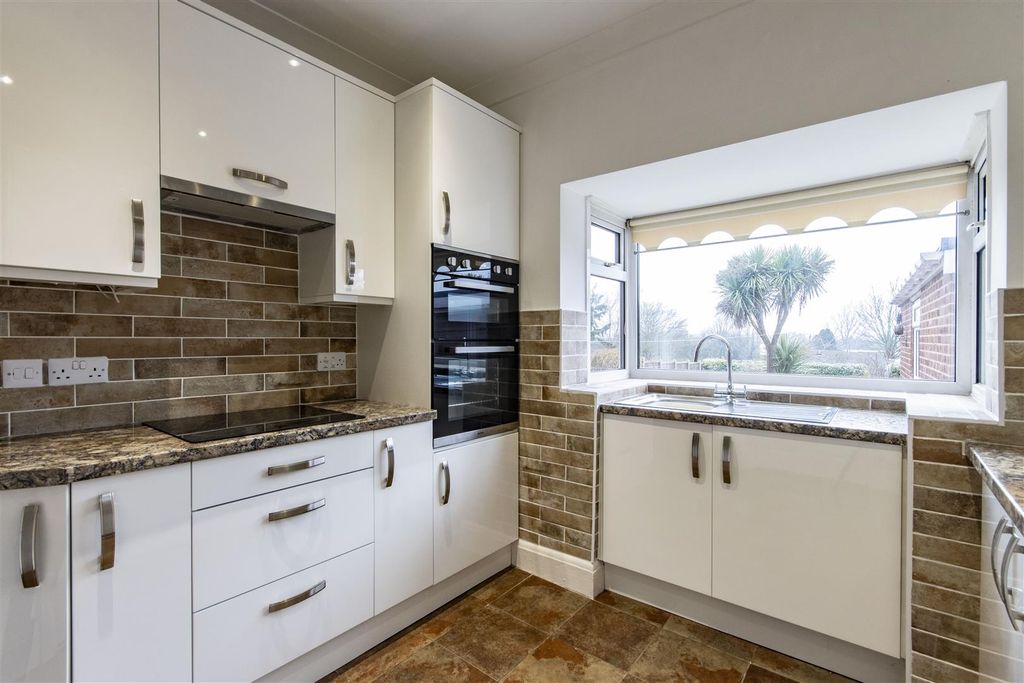 Property photo 3 of 21 Kitchen