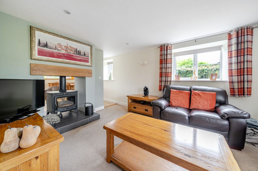 Property photo 3 of 31 1452835-16-69Fb8E...