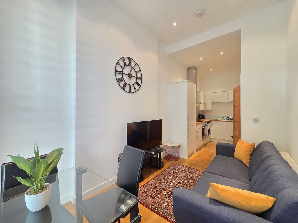 Property photo 1 of 10 London Street, W2