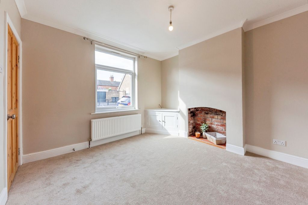 Property photo 2 of 12 9_Castle_Terrace_Road-16