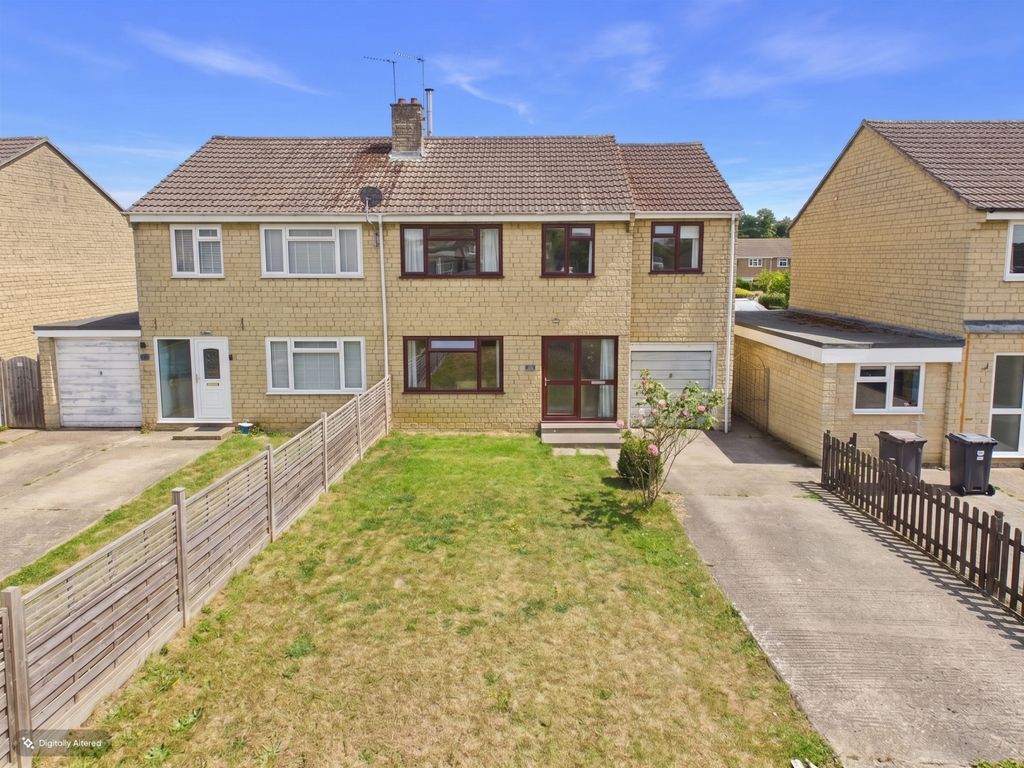 Property photo 1 of 18 Cam04873G0-Pr0106-Still022-001