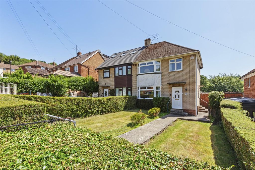 Property photo 1 of 16 7 Ashdown Rd, Hp13 7Jd-15.Jpg