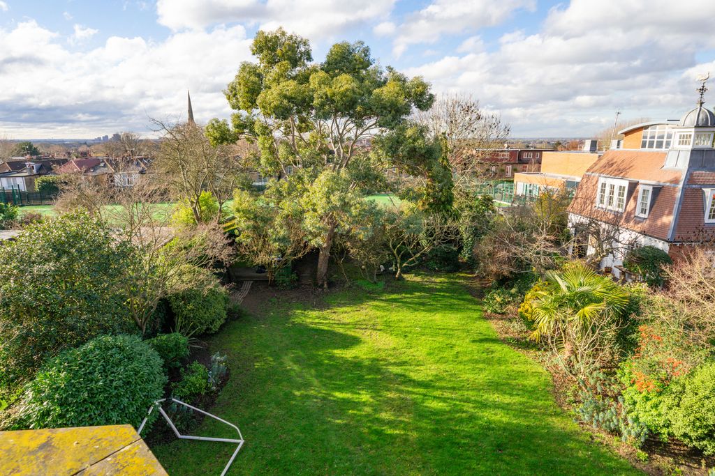 Property photo 2 of 18