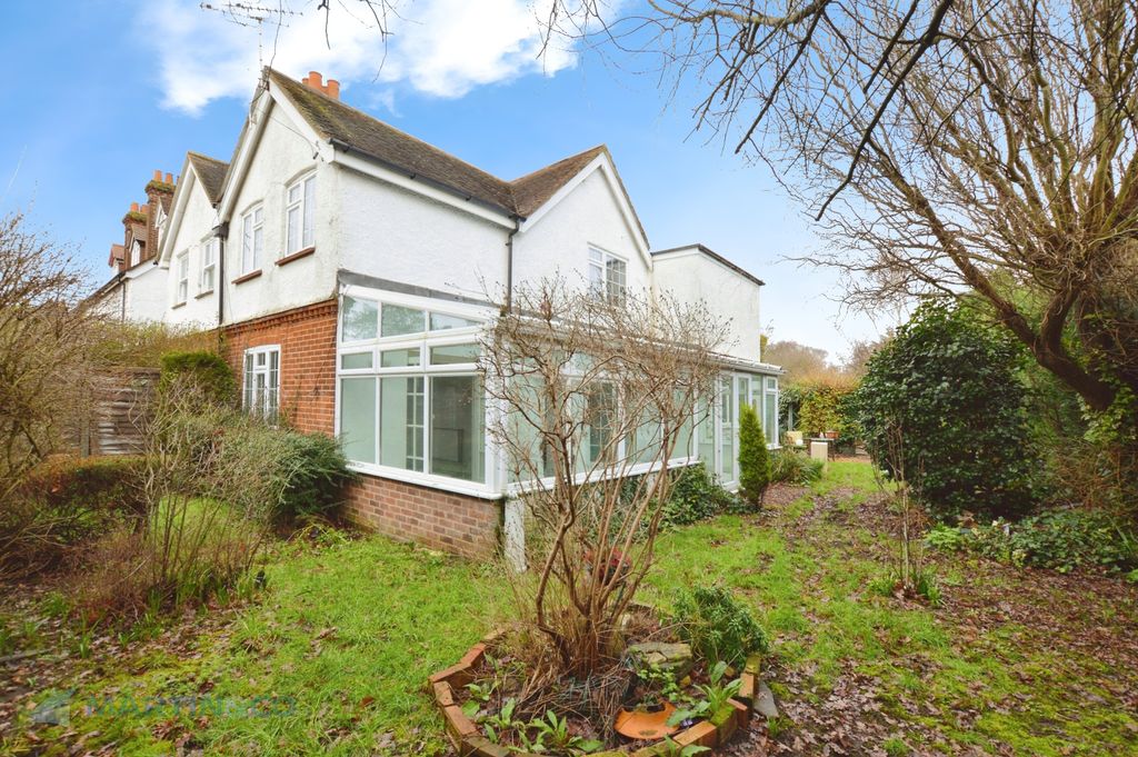 Property photo 2 of 11 ce0c7d34-House 202