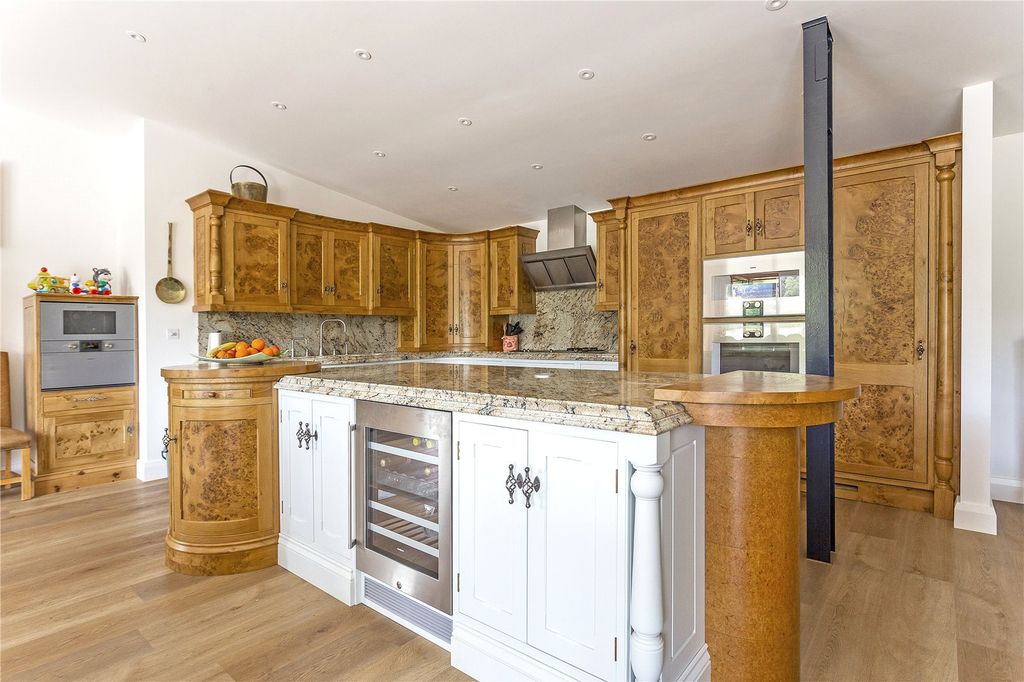 Property photo 2 of 25 Picture No. 39