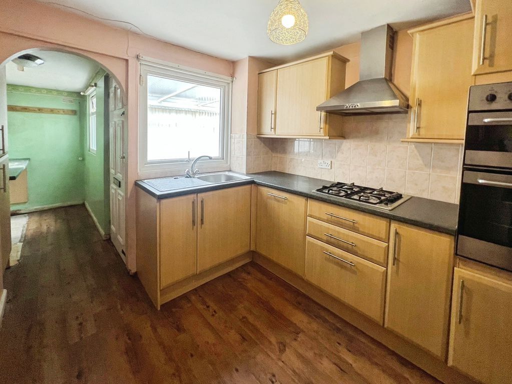 Property photo 3 of 19 Kitchen