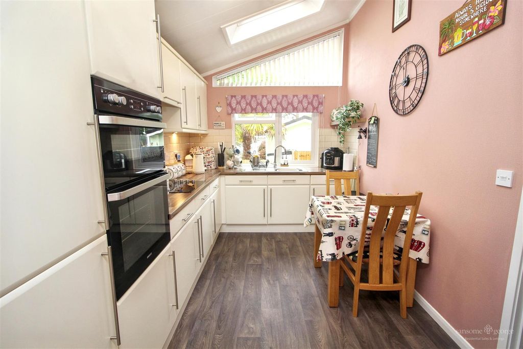 Property photo 3 of 17 Kitchen