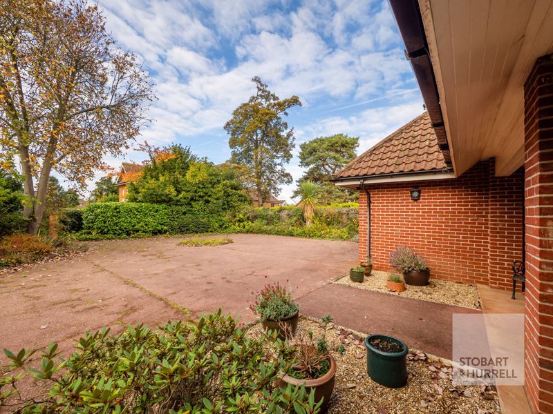 Property photo 3 of 34 Front Outlook