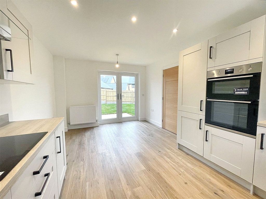 Property photo 3 of 13 Picture No. 10