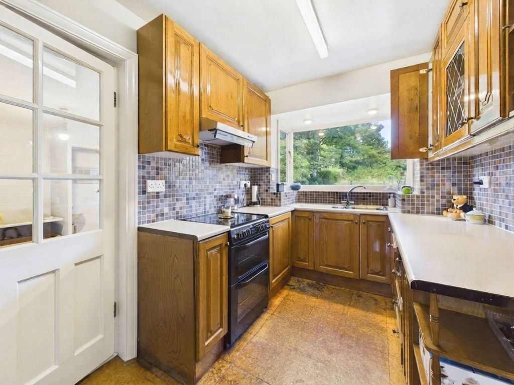 Property photo 3 of 21 Kitchen