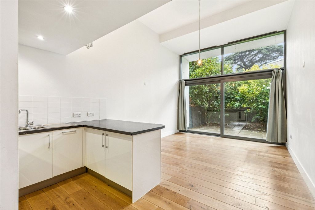 Property photo 1 of 16 Picture No. 18