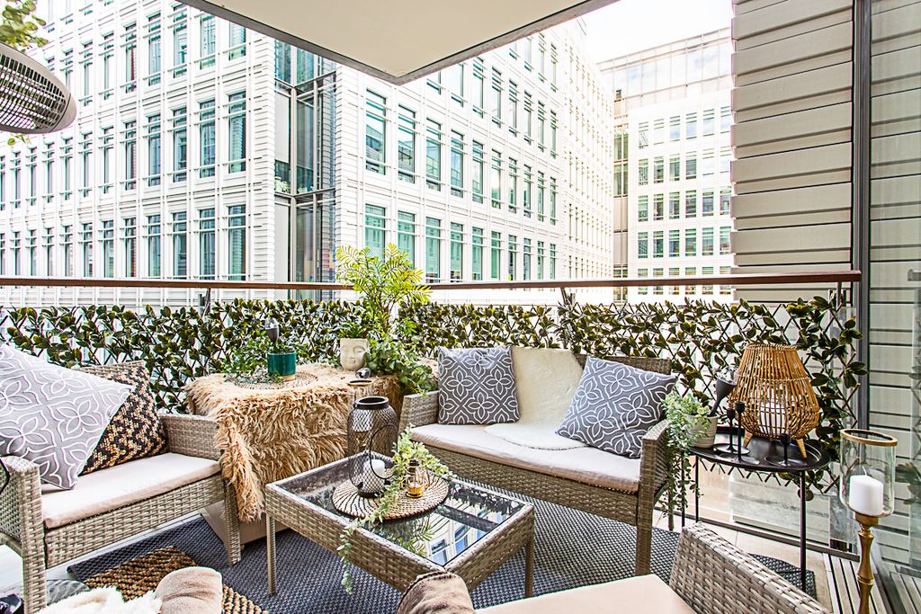 Property photo 2 of 27