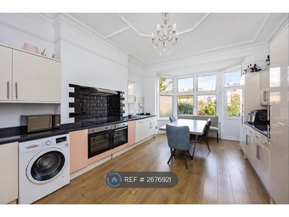 Property photo 3 of 10 Kitchen Up