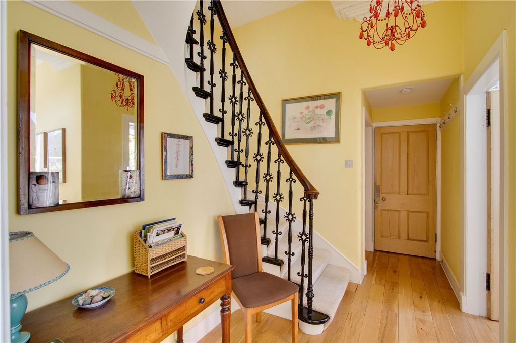 Property photo 2 of 19 Hallway