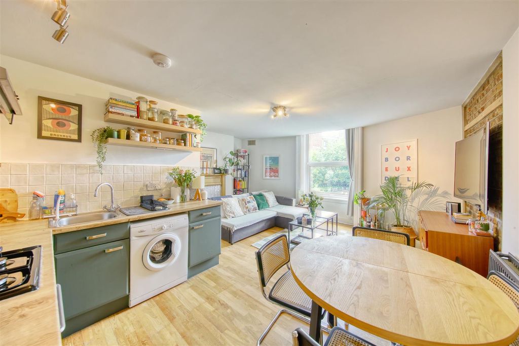 Property photo 1 of 11 Eden Harper Brixton Hill