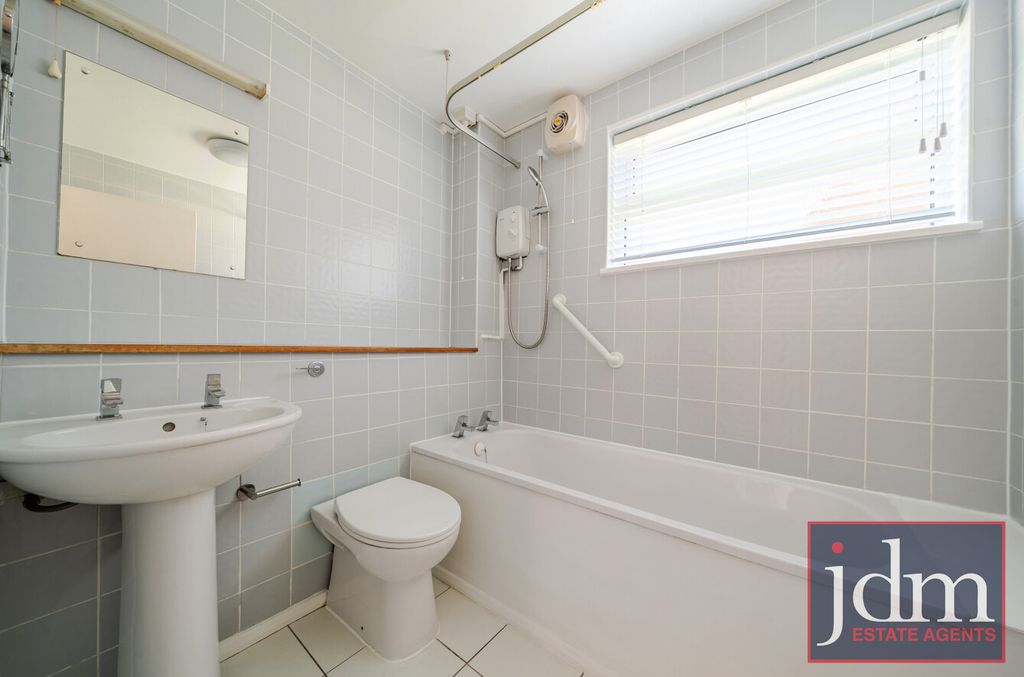 Property photo 3 of 8 Bathroom