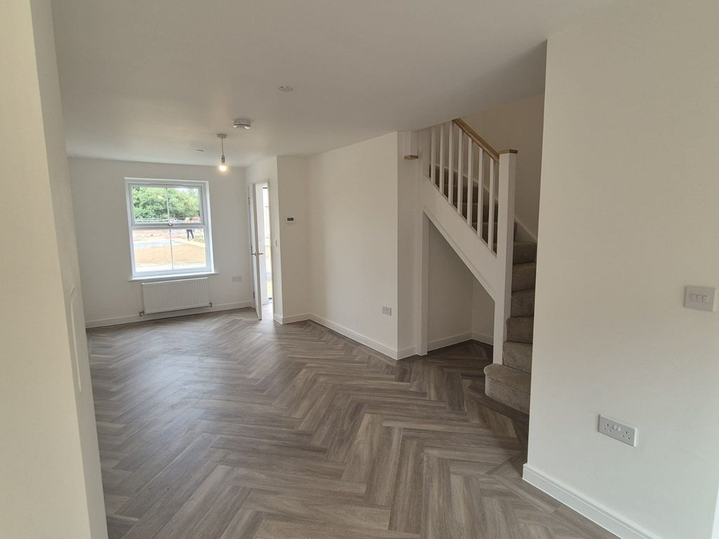 Property photo 3 of 11 Example Interior