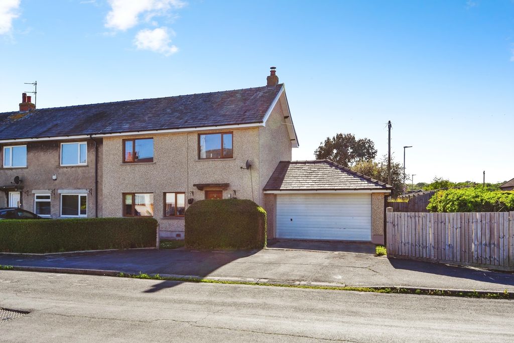 Property photo 1 of 17 External