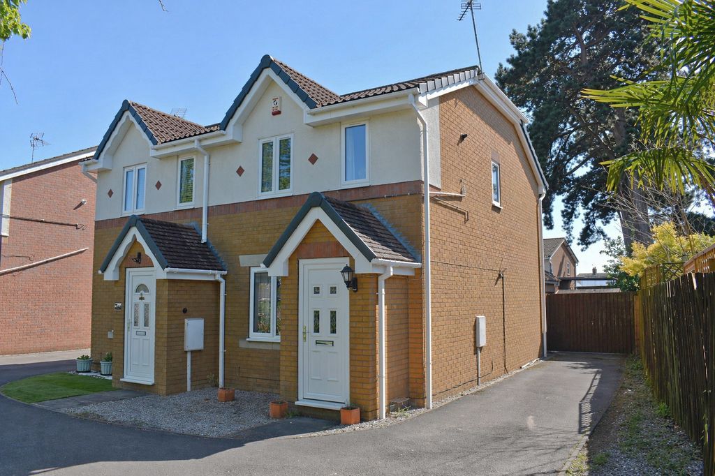 Property photo 1 of 9 Photo 9