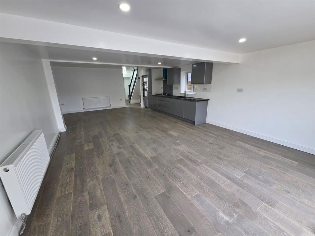 Property photo 2 of 14 418 The Redleys 2.Jpeg