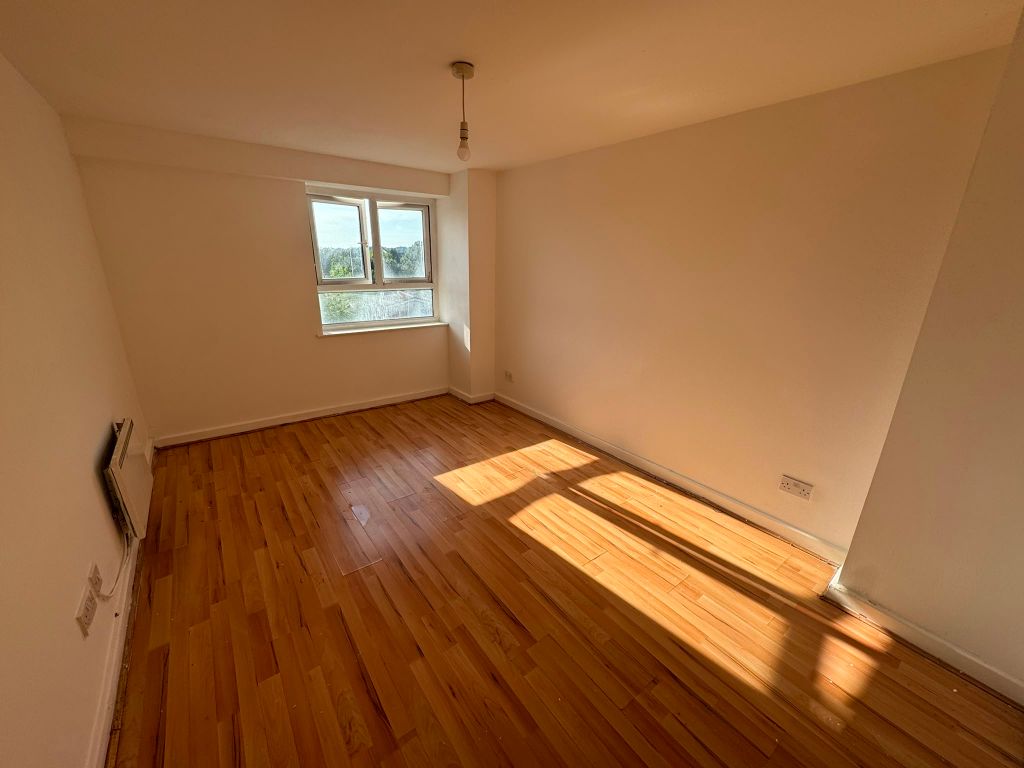 Property photo 2 of 7 Double Bedroom 1
