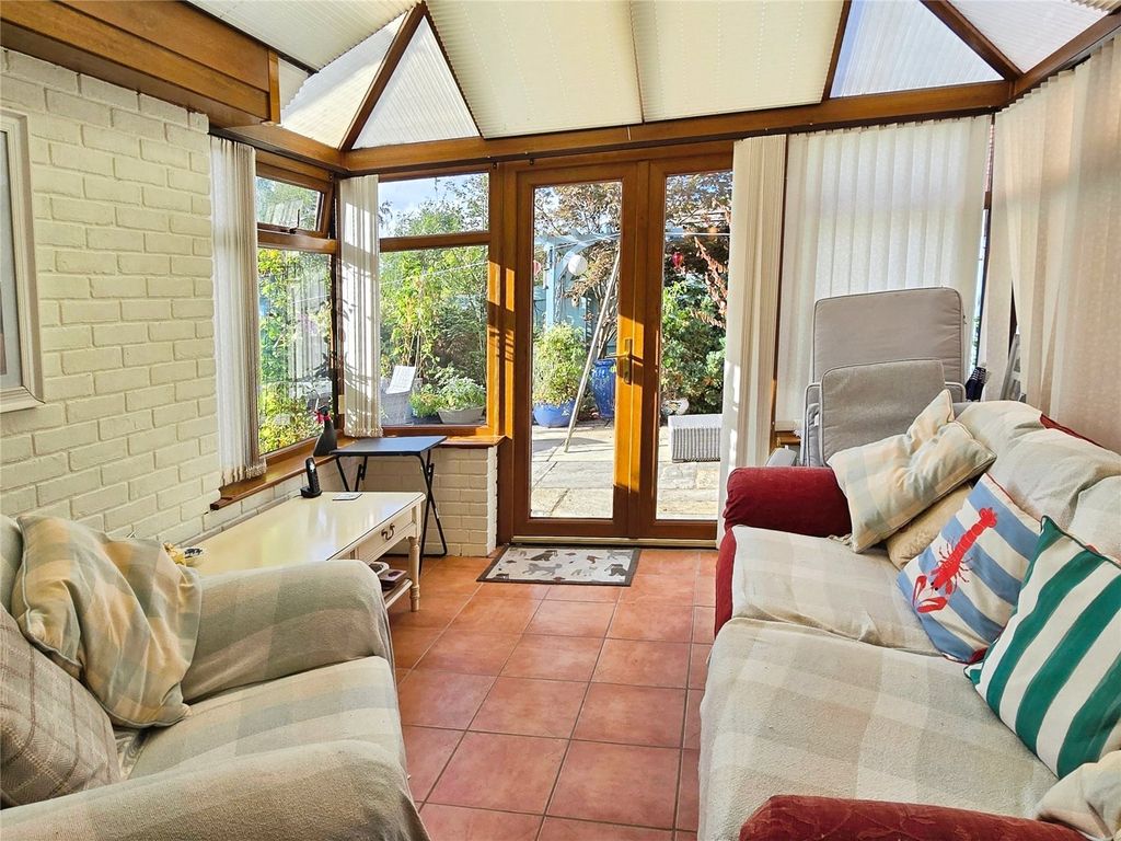 Property photo 3 of 21 Conservatory