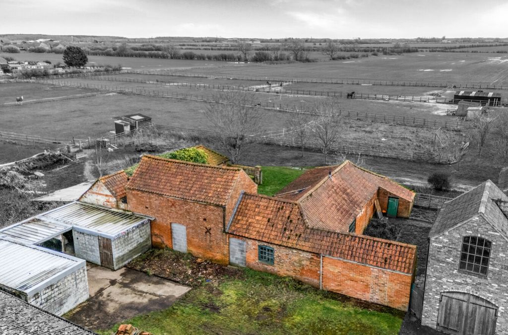 Property photo 1 of 15 1431369-28-69B438c90Baf6