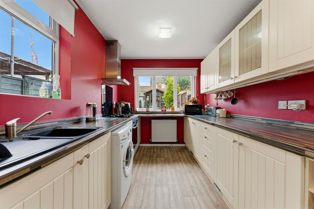 Property photo 3 of 26 Kitchen