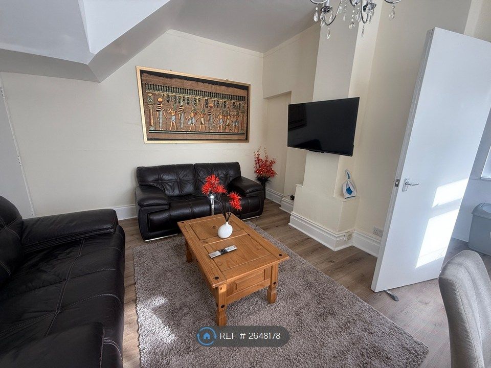 Property photo 1 of 19 Living Rrom