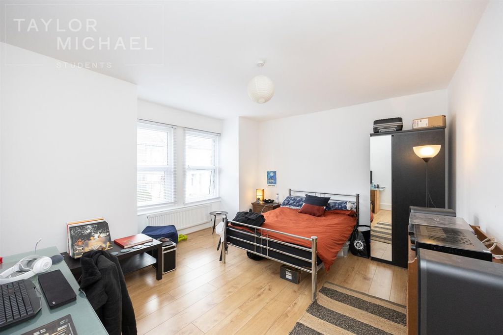 Property photo 1 of 16 Bedroom