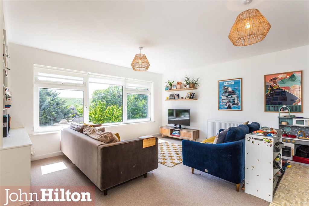 Property photo 3 of 16 Longhill Road-17.Jpg