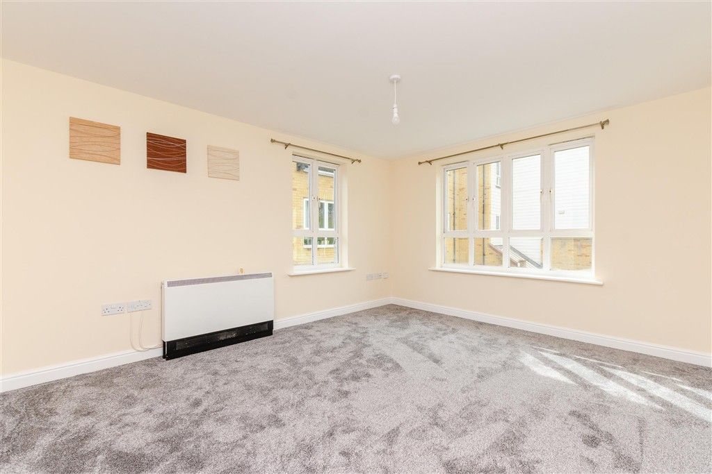 Property photo 2 of 9 Lounge