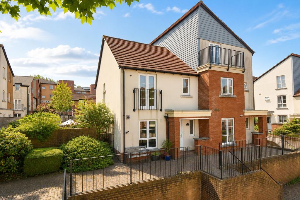 Property photo 1 of 18 1A8Da784-E8Aa-4Fa8-87dc-4d2Aa0Da3583.Png
