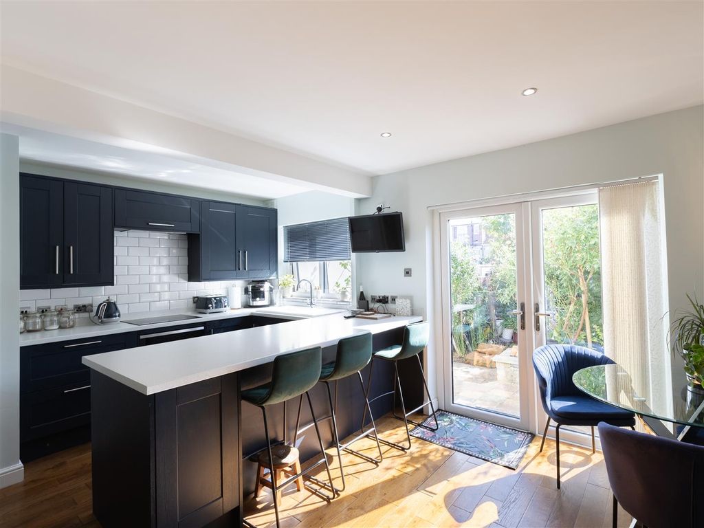 Property photo 3 of 26 Dudsbury Road-16.Jpg