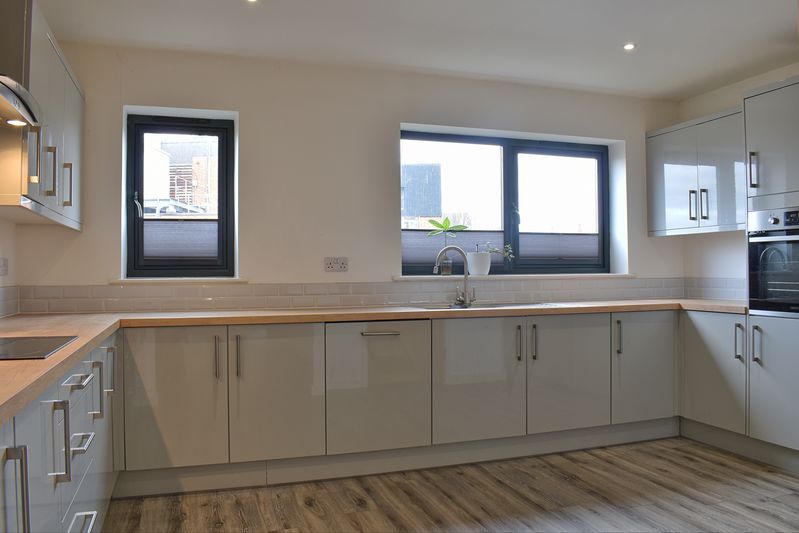 Property photo 3 of 17 Photo 11