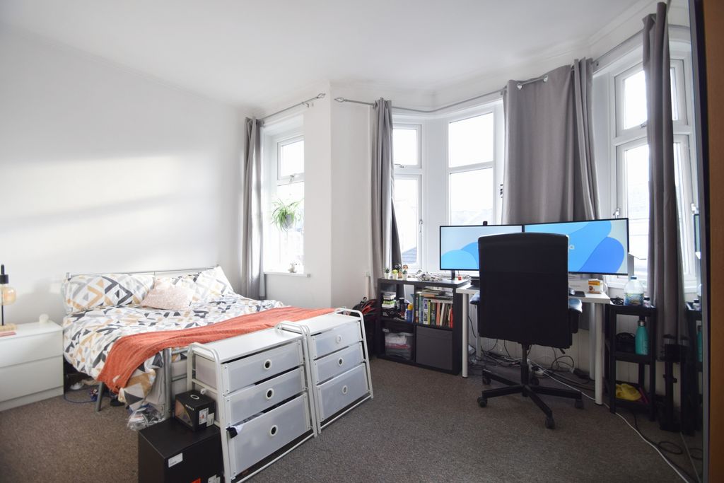 Property photo 1 of 15 Photo 11