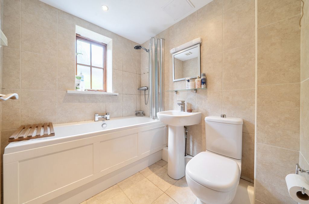Property photo 3 of 9 Bathroom