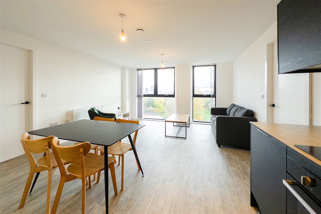 Property photo 2 of 10 (Thumbnail)