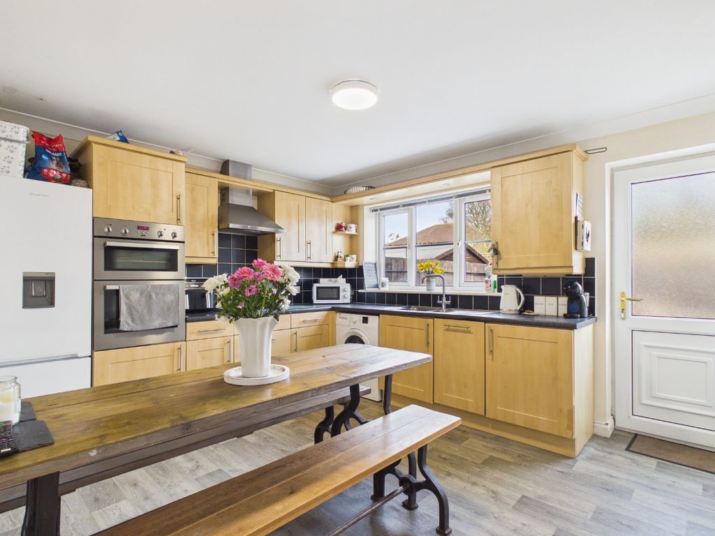 Property photo 2 of 18 4990744