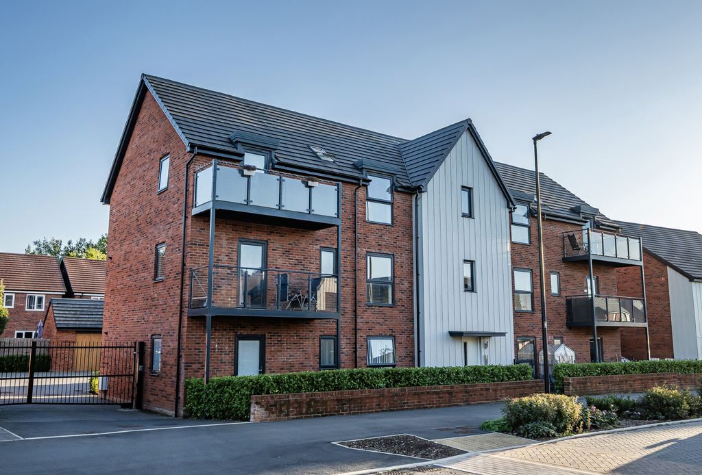 Property photo 1 of 13 1356916-19-68d1A1...