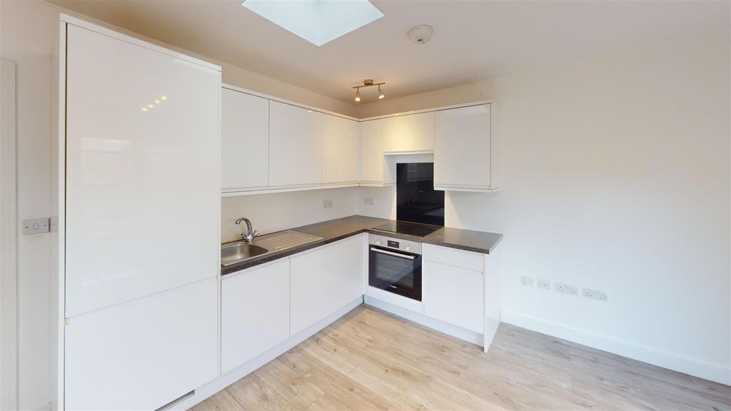 Property photo 2 of 8 41-5-Brighton-Road-Kitchen.Jpg