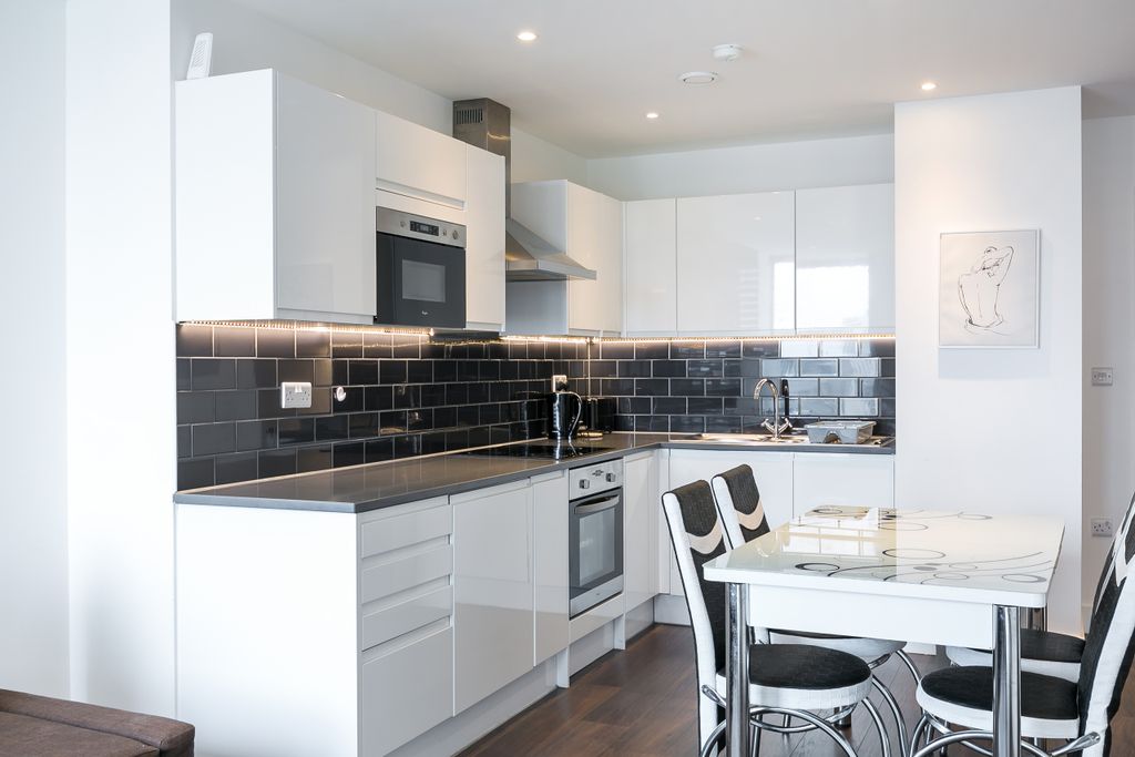 Property photo 1 of 10 1-6